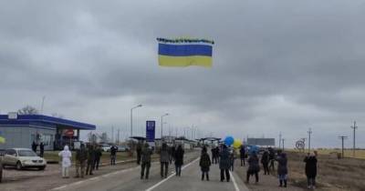 В Крым запустили флаг Украины с посланиями крымчанам (ФОТО) - dsnews.ua - Киев - Крым - Турция - Латвия