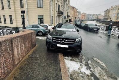 Михаил Боярский - Боярский вновь припарковал Mercedes на тротуаре - spb.mk.ru