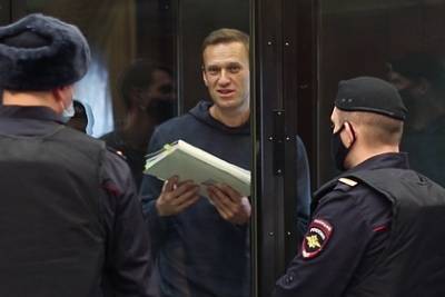 Алексей Навальный - Мосгорсуд объяснил замену Навальному условного срока на реальный - lenta.ru