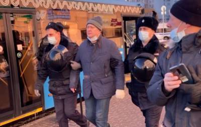 В России за день задержали почти 700 человек на протестах за Навального - rbc.ua - Москва - Санкт-Петербург