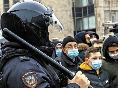 Навальный - Сходил на митинг – потерял работу - sobesednik.ru