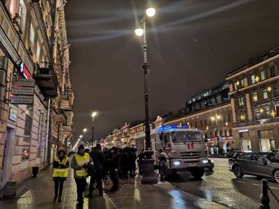 Алексей Навальный - В Петербурге участников протестной акции из кафе выгнали на улицу, где их задержал ОМОН - znak.com - Москва - Санкт-Петербург