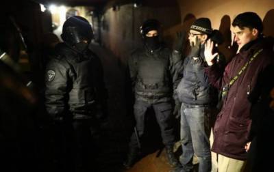 На протестах в РФ задержали почти 1400 человек: забирают телефоны и не пускают адвокатов - rbc.ua