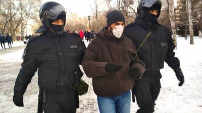 В Тюмени на городских видеоэкранах крутят ролики с призывом не ходить на митинги - znak.com - Тюмень