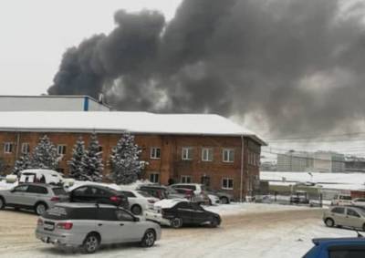 На складе автозапчастей в Красноярске произошел крупный пожар - m24.ru - Красноярск