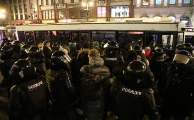 Алексей Навальный - В ходе трех протестных акций в поддержку Алексея Навального задержано более 10 тысяч человек по всей стране - echo.msk.ru - Москва