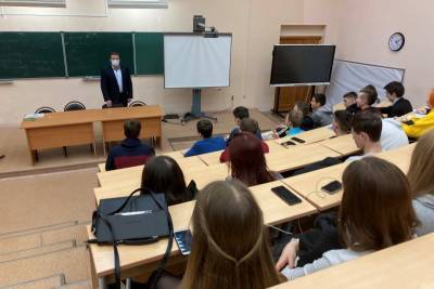 Путь в энергетику показал лицеистам сотрудник филиала "Россети Северо-Запад" в Республике Коми - komiinform.ru - респ. Коми