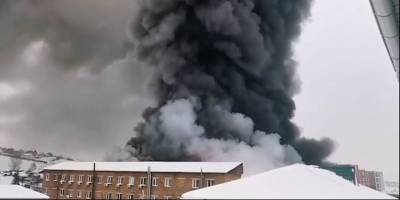 В Красноярске России горит склад запчастей, пожарные пропали под завалами - видео 3 февраля - ТЕЛЕГРАФ - telegraf.com.ua - Россия - Красноярск
