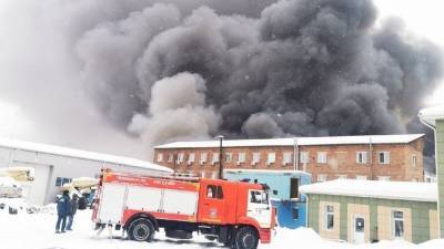 Пропавшие во время возгорания на складе в Красноярске пожарные погибли - 5-tv.ru - Красноярск