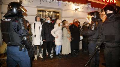 Алексей Навальный - Протесты в Москве против приговора Навальному: задержано около тысячи человек - golos-ameriki.ru - Москва - Санкт-Петербург - Краснодар - Уфа - Челябинск - Чебоксары - Омск - Ижевск