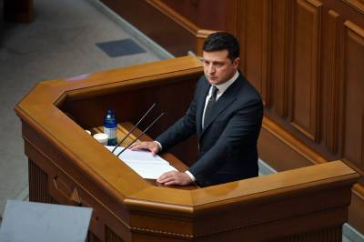 Владимир Зеленский - Даниил Гетманцев - Решение Зеленского о закрытии телеканалов удивило депутатов Рады - tvc.ru