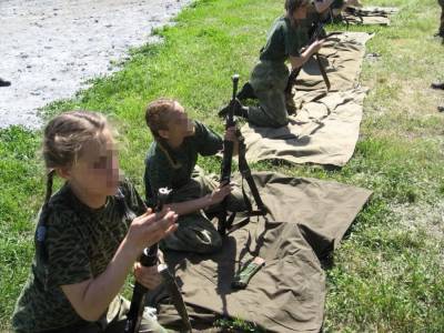 Прокуратура расследует вовлечение детей в военный конфликт на Донбассе - news.bigmir.net - Донбасс - Донецкая обл.