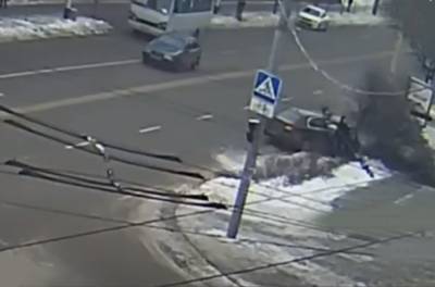 Трагедия произошла с мужчиной за рулем, кадры ЧП: "направил машину в дерево, чтобы..." - sport.politeka.net - Житомир