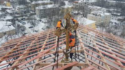 Специалисты-реставраторы нашли в кресте Павловского собора в Гатчине записку мастеров конца 20-го века - delovoe.tv - Ленинградская обл.