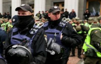Силовиков срочно стягивают в центр Киева, кадры переполоха: детали происходящего - politeka.net - Киев