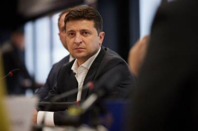 Владимир Зеленский - Тарас Козак - СМИ: Указ о санкциях против каналов "112 Украина", NEWSONE и ZiK СНБО получили "сверху", Зеленский свою позицию не объяснял - newsone.ua