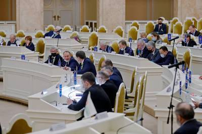 Алексей Навальный - Борис Вишневский - Максим Резник - В Заксобрании оппозиционным депутатам отключили звук на словах «губернатор» и «каратели» - znak.com - Санкт-Петербург