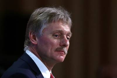 Владимир Зеленский - Дмитрий Песков - Кремль осудил Зеленского за блокировку телеканалов - lenta.ru