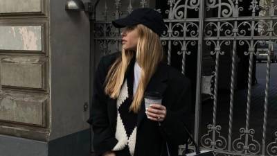 Самые модные черные сумки для ежедневных прогулок: красивые модели, которые носят инфлюэнсеры - 24tv.ua