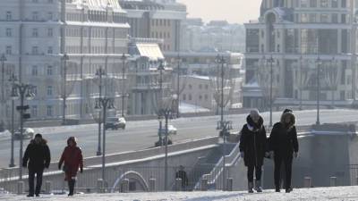 Эксперт по этикету рассказала, как вести себя в общественных местах во время пандемии - russian.rt.com - Москва