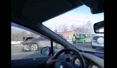 В Тюмени в районе Лесобазы внедорожник попал в ДТП - nashgorod.ru - Тюмень - Югра