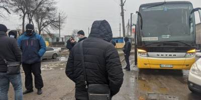 Илья Кивы - Константин Немичев - Под Харьковом активисты Нацкорпуса заблокировали автобус с «титушками Кивы», ехавшими на протесты в поддержку 112 Украина, NewsOne и ZIK - nv.ua - Киев - Харьков