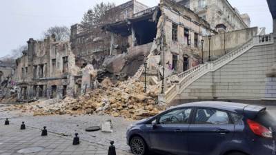 Показано видео, как в историческом центре Одессы обвалился дом - news.bigmir.net - Одесса