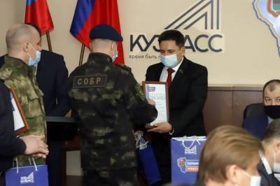 Вячеслав Петров - «К сожалению, не можем назвать славные имена этих ребят»: парламент Кузбасса наградил бойцов Росгвардии - rosbalt.ru - Кемерово