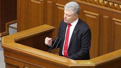 Владимир Зеленский - Петр Порошенко - Порошенко поддержал санкции Зеленского против украинских телеканалов - iz.ru