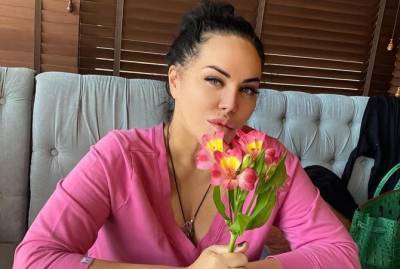 Анна Ризатдинова - Откровенно о пластических операциях: кому из звезд стать краше помогали врачи - kp.ua