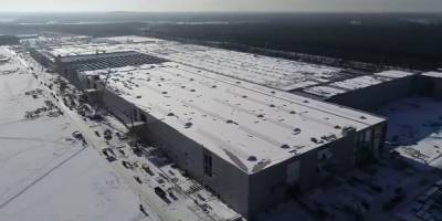 Илон Маск - Маск показал гигазавод Tesla в Германии с высоты птичьего полета - ruposters.ru - Берлин - Berlin