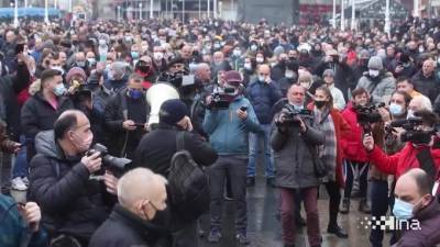 В Загребе прошла массовая акция протеста против ограничений, введенных из-за коронавируса - piter.tv - Хорватия - Загреб