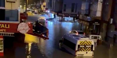 В Измире самый большой паводок за последние 26 лет – погибли два человека, видео - ТЕЛЕГРАФ - telegraf.com.ua - Турция - Измир