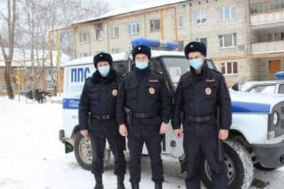Валерий Горелых - На Урале трое полицейских несколько километров несли на руках мужчину, который потерялся в лесу - argumenti.ru - Свердловская обл.