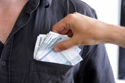 В рассказовском магазине иностранец попытался дать взятку полицейскому - tambov.mk.ru - Тамбовская обл.
