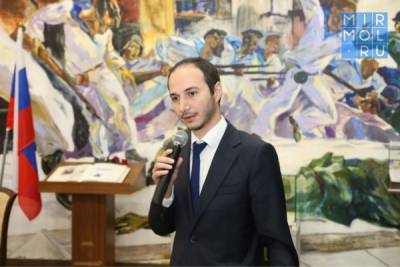 Рустам Джалаков призвал земляков отнестись серьезнее к вопросу вакцинации от коронавируса - mirmol.ru - респ. Дагестан