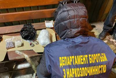 Посылка с наркотиками на 700 тысяч гривен: во Львове задержали наркодилера – фото - 24tv.ua - Львов - Червоноград