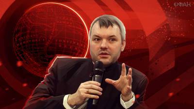 Владимир Зеленский - Дмитрий Солонников - Тарас Козак - Солонников заявил, что решение ввести цензуру на Украине было согласовано с США - riafan.ru - США