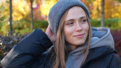 Федор Добронравов - Анна Кошмал - Кошмал и Добронравов исполнили хит из сериала «Сваты» — видео - 5-tv.ru - Белоруссия