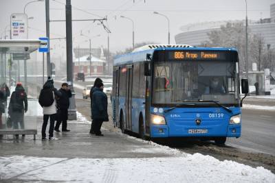 С 4 февраля в наземном транспорте Москвы начнут открывать передние двери - m24.ru - Москва - Московская обл.