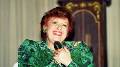 Иосиф Сталин - С милым рай и в шалаше: Почему Алла Иошпе жила в деревянном доме в лесу - 5-tv.ru