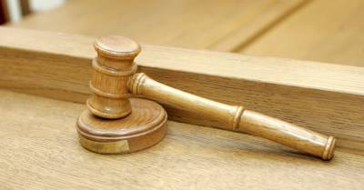 Суд обязал Госполицию выплатить 1500 евро латгальской пенсионерке, коноплю которой вырвали полицейские - rus.delfi.lv