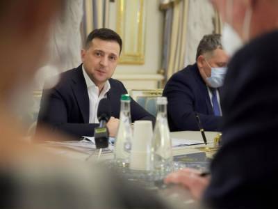 Владимир Зеленский - "Это решение не является эмоциональным". Зеленский с послами G7 и ЕС обсудил санкции против телеканалов - gordonua.com - Украина - Донбасс