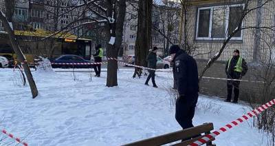 В Киеве на Соломенской мужчина стрелял по людям со своего балкона – фото - ТЕЛЕГРАФ - telegraf.com.ua - Киев