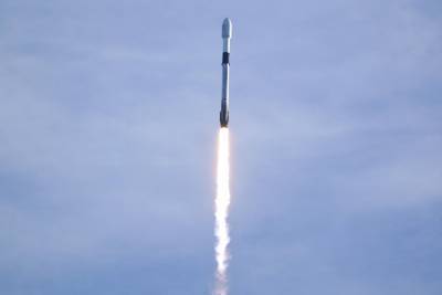 Ракета SpaceX стартовала на орбиту с новой группой из 60 интернет-спутников Starlink - m24.ru - США - шт.Флорида - с. Начинать