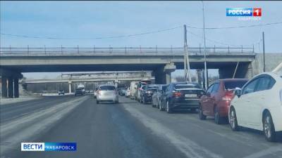 Дальневосточные водители часами стоят в очередях на АЗС - vesti.ru - Хабаровск