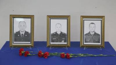 Илья Денисов - На месте пожара в Красноярске установили мемориал с фото погибших спасателей - iz.ru - Красноярск