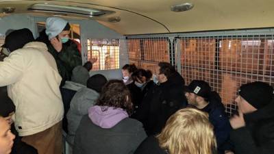 Правозащитники потребовали от СК возбудить дело о нарушении санитарных правил в автозаках - znak.com