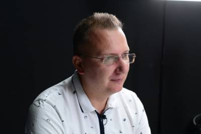 Алексей Кущ - После закрытия телеканалов радикализация перейдет с диванов на улицы, – аналитик - zik.ua