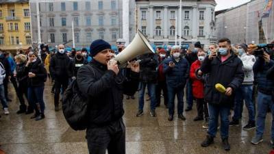Огромные убытки из-за пандемии вывели на улицы предпринимателей в Хорватии - 5-tv.ru - Хорватия - Загреб - Вена - Амстердам
